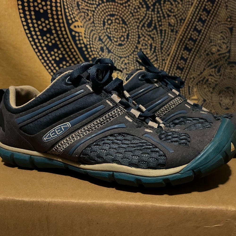 Keen barefoot style trail running shoe